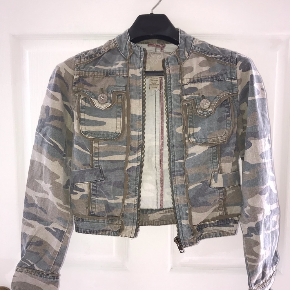 Cropped camo denim jacket